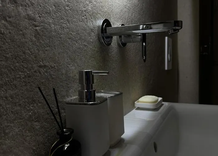 Goldenhour * Τίρανα